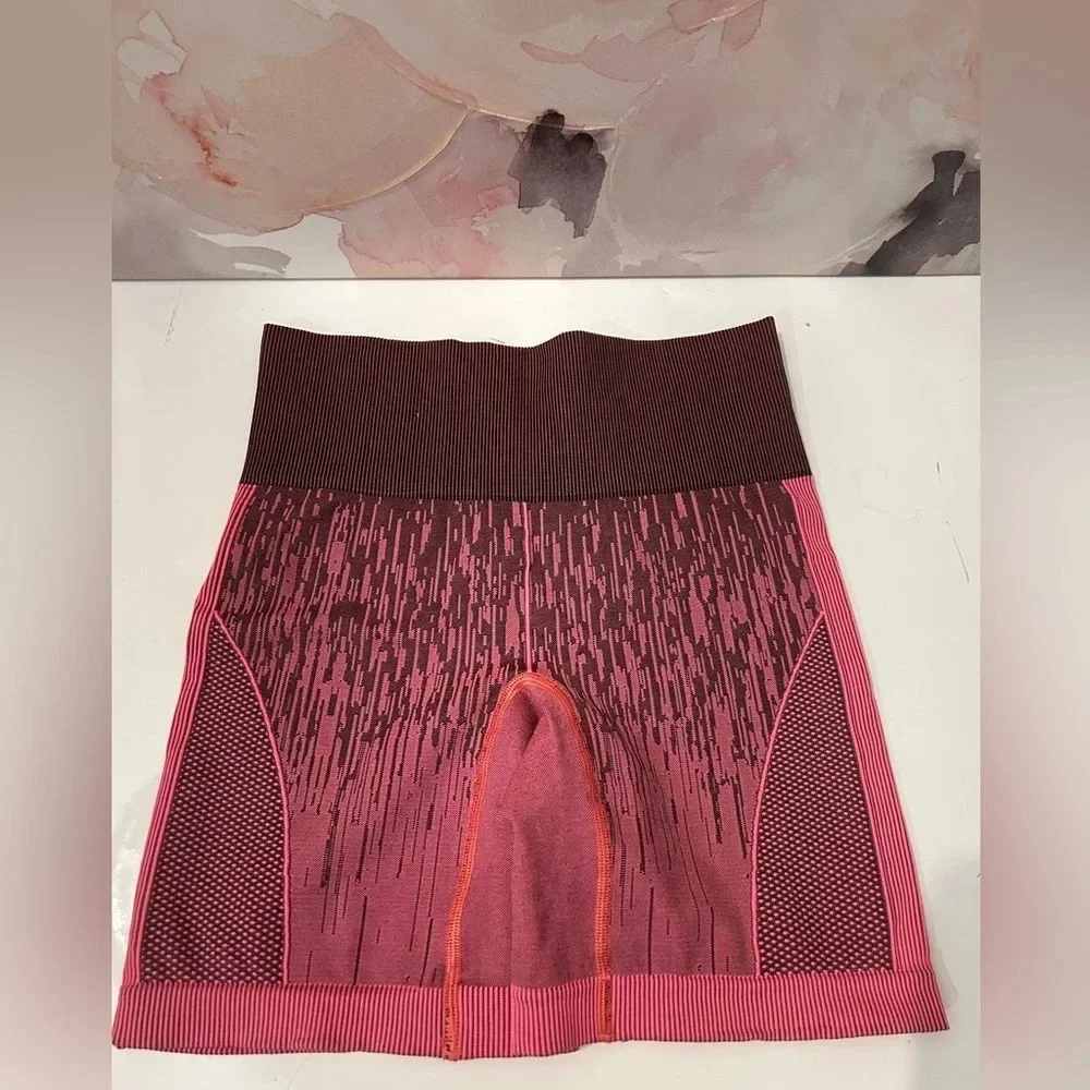 Lululemon Sculpt Short In Electric Coral size 4